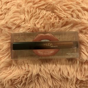 Huda Beauty Demi Matte